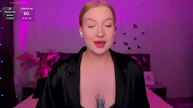 Emma  Leee online show from October 4, 2025, 12:41 am