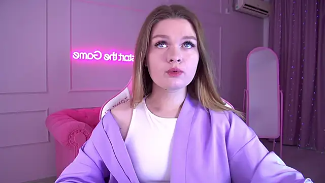 CrystalLyons online show from January 30, 2025, 6:24 am