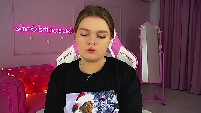 CrystalLyons online show from December 21, 2025, 6:20 am