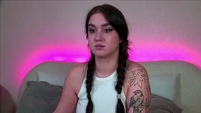 ChristinaMilton online show from January 21, 2025, 4:43 am