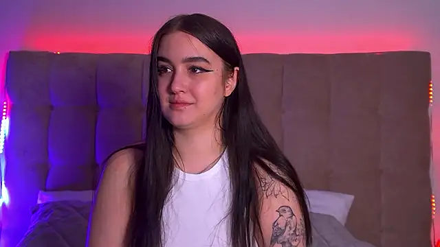 ChristinaMilton online show from March 3, 2025, 6:33 pm