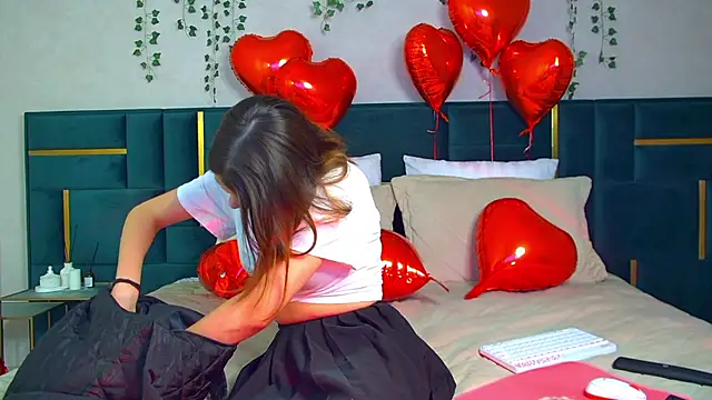 PollyLanders online show from February 10, 2025, 6:35 pm