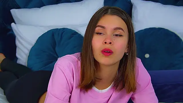 PollyLanders online show from September 15, 2025, 6:19 pm