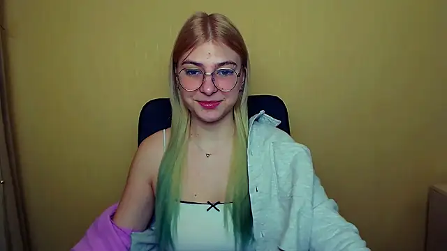 Luna Lush  online show from January 21, 2025, 8:30 am