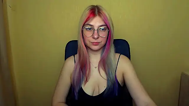 Luna Lush  online show from March 20, 2025, 9:04 am