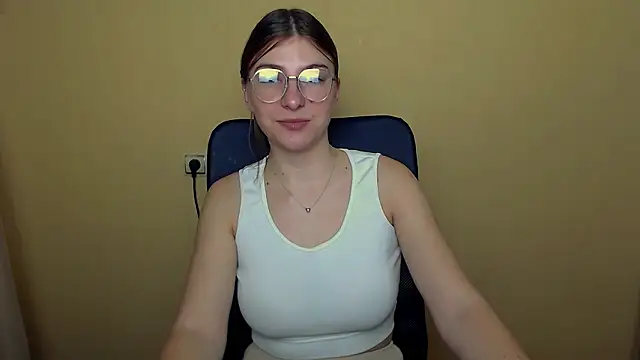 Luna Lush  online show from November 6, 2025, 9:10 am