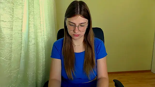Snapshot of Luna_Lush_ chatting on July 5, 2026, 8:43 am Luna Lush online show from July 5, 2026, 8:43 am