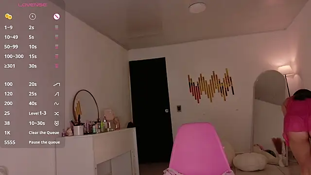 Snapshot of Sarah_cam06 chatting on February 18, 2026, 1:01 am Sarah cam06 online show from February 18, 2026, 1:01 am