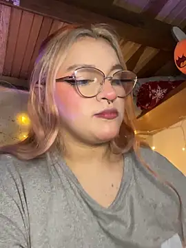 SophiaWeestt99 online show from February 3, 2026, 3:15 am