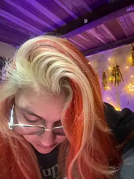 SophiaWeestt99 online show from May 20, 2026, 3:45 am
