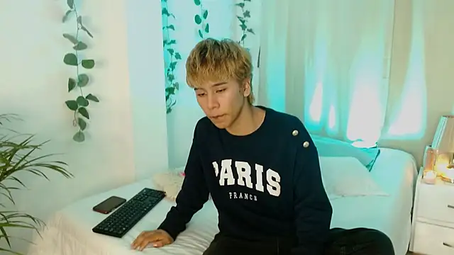 Snapshot of Tommyfoxboy chatting on January 9, 2025, 12:52 pm Tommyfoxboy online show from January 9, 2025, 12:52 pm