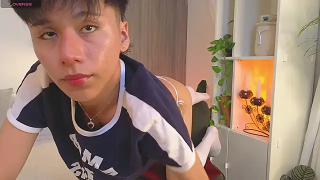 Snapshot of Tommyfoxboy chatting on November 30, 2025, 1:04 pm Tommyfoxboy online show from November 30, 2025, 1:04 pm