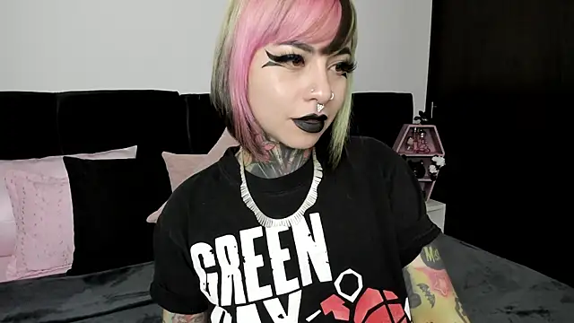 NikkiRamone online show from February 11, 2025, 6:51 am