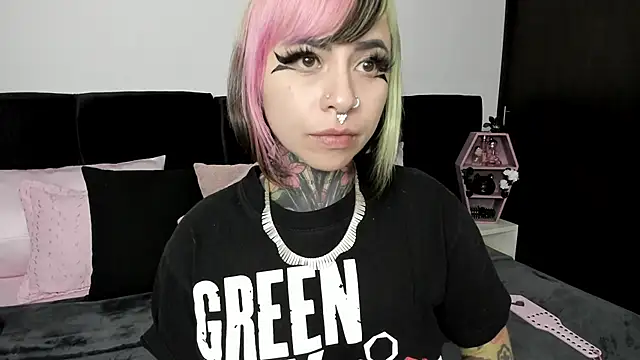 NikkiRamone online show from February 11, 2025, 12:58 pm