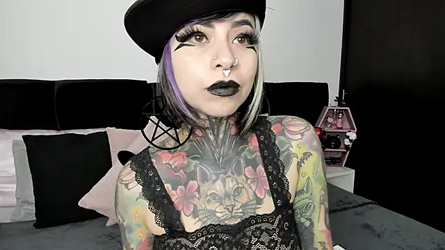 NikkiRamone online show from February 19, 2025, 6:33 am