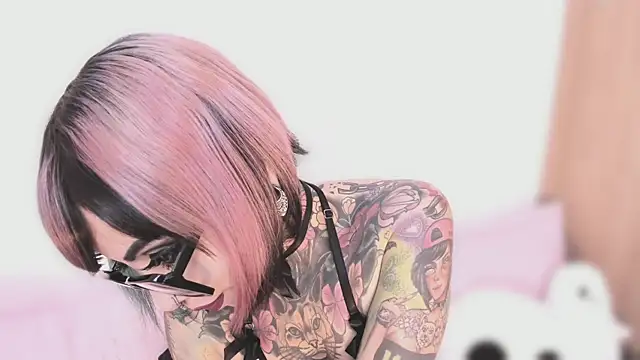 NikkiRamone online show from October 1, 2025, 11:11 pm