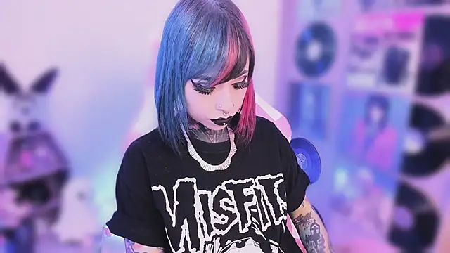 NikkiRamone online show from November 10, 2025, 10:31 pm