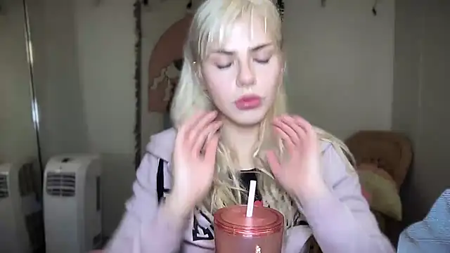 SirenitySirenxx online show from March 13, 2025, 11:59 pm