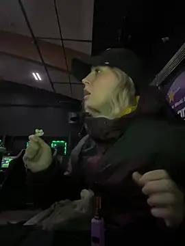 Snapshot of M1ssyk1ssy chatting on January 4, 2025, 12:05 am M1ssyk1ssy online show from January 4, 2025, 12:05 am