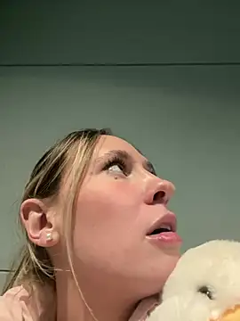 Snapshot of M1ssyk1ssy chatting on January 8, 2025, 5:48 am M1ssyk1ssy online show from January 8, 2025, 5:48 am