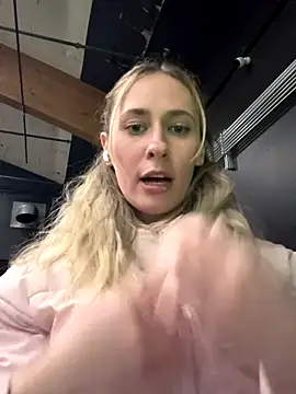 Snapshot of M1ssyk1ssy chatting on December 1, 2025, 12:15 am M1ssyk1ssy online show from December 1, 2025, 12:15 am