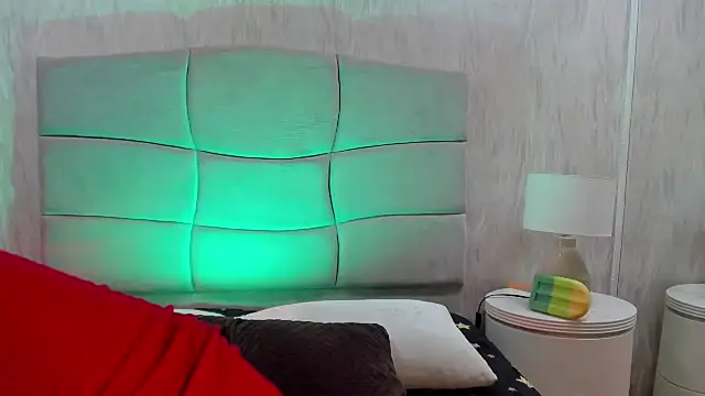 DafneMillers online show from December 23, 2024, 1:56 pm