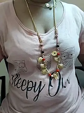 Snapshot of gaurika18 chatting on March 19, 2025, 5:17 pm gaurika18 online show from March 19, 2025, 5:17 pm