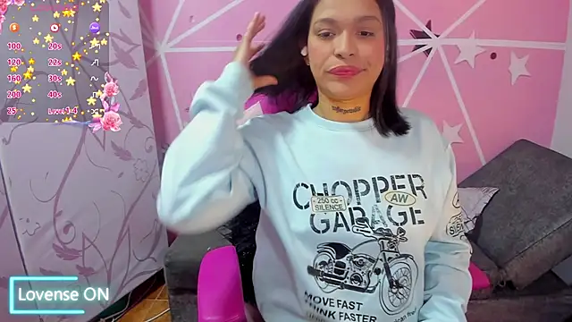 Snapshot of samantha_simur chatting on December 13, 2024, 8:09 am samantha simur online show from December 13, 2024, 8:09 am