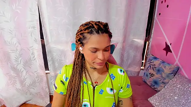 Snapshot of samantha_simur chatting on February 28, 2025, 4:10 pm samantha simur online show from February 28, 2025, 4:10 pm