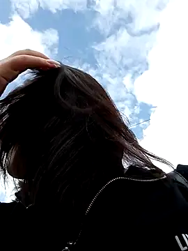 lara moon25 online show from December 18, 2024, 8:25 pm