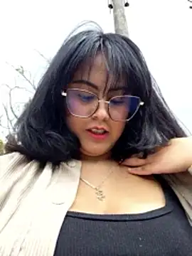 lara moon25 online show from November 12, 2025, 7:35 pm