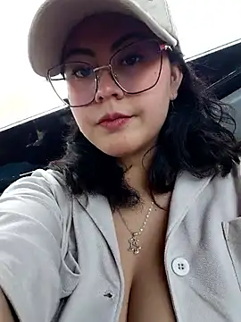 lara moon25 online show from January 10, 2026, 6:31 pm