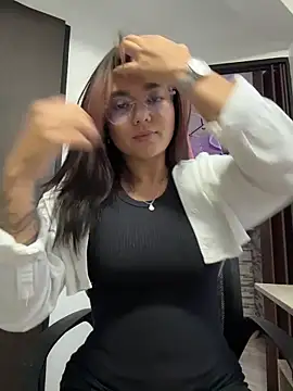 Snapshot of camianddanna chatting on October 7, 2025, 10:40 pm camianddanna online show from October 7, 2025, 10:40 pm