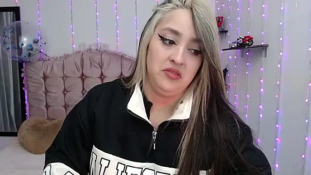 Snapshot of sapphire_lilac chatting on December 24, 2024, 6:44 am sapphire lilac online show from December 24, 2024, 6:44 am