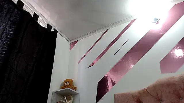 Kitten Hot  online show from September 13, 2025, 1:33 pm