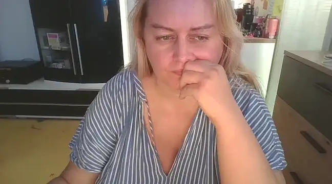 Meliss Official9 online show from February 26, 2025, 11:52 am