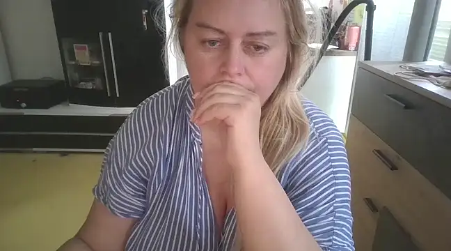 Meliss Official9 online show from February 27, 2025, 2:43 pm