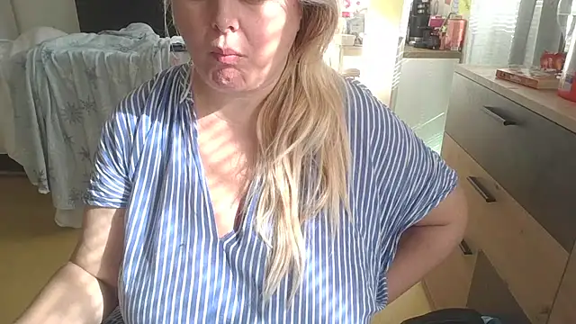 Meliss Official9 online show from March 2, 2025, 12:54 pm