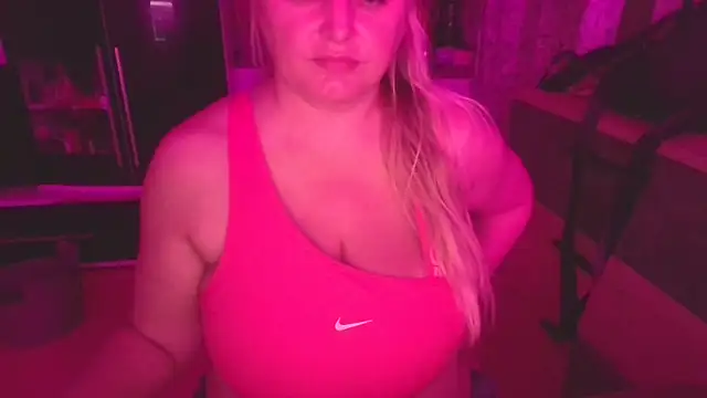 Meliss Official9 online show from September 18, 2025, 6:32 pm