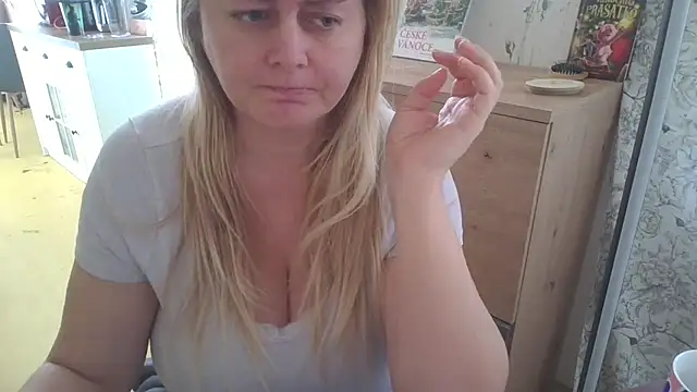 Snapshot of Meliss_Official9 chatting on November 20, 2025, 9:31 am Meliss Official9 online show from November 20, 2025, 9:31 am