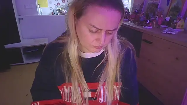 Snapshot of Meliss_Official9 chatting on December 5, 2025, 9:40 am Meliss Official9 online show from December 5, 2025, 9:40 am