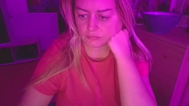 Snapshot of Meliss_Official9 chatting on December 19, 2025, 7:21 pm Meliss Official9 online show from December 19, 2025, 7:21 pm