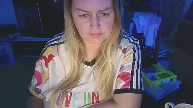 Snapshot of Meliss_Official9 chatting on April 3, 2026, 7:01 pm Meliss Official9 online show from April 3, 2026, 7:01 pm