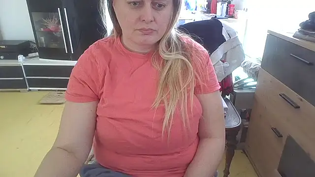 Snapshot of Meliss_Official9 chatting on April 6, 2026, 2:40 pm Meliss Official9 online show from April 6, 2026, 2:40 pm