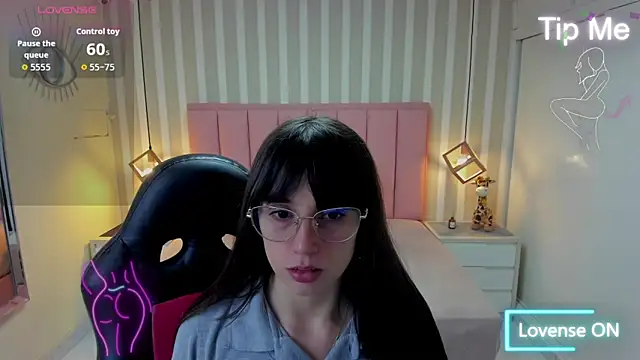 MAGNOLEROY online show from December 1, 2025, 7:08 pm