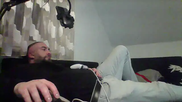 NewyorkDimi online show from February 1, 2026, 4:44 am