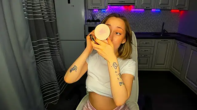 MelodyOfLovee online show from March 12, 2025, 9:44 am