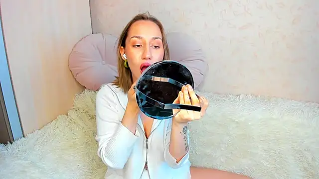 MelodyOfLovee online show from September 14, 2025, 4:44 am