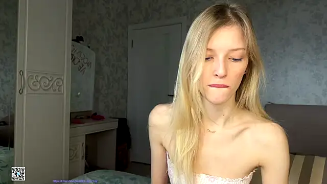 Evvie Summn1 online show from October 17, 2025, 7:33 am