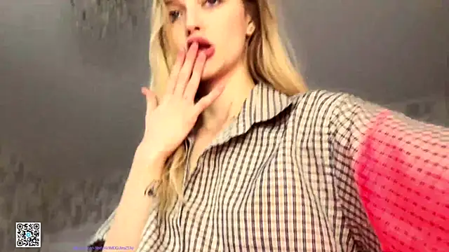 Evvie Summn1 online show from November 16, 2025, 7:36 am